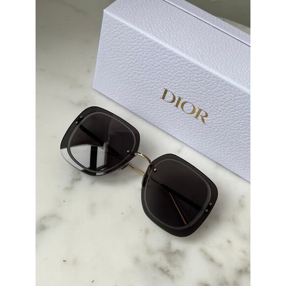 NEW Dior UltraDior SU Sunglasses in Dark Grey Gradient Lens - Picture 3 of 9